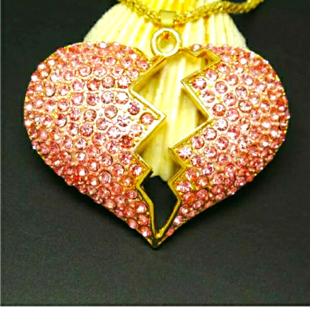 💔Pink Crystal Broken Heart Necklace💔